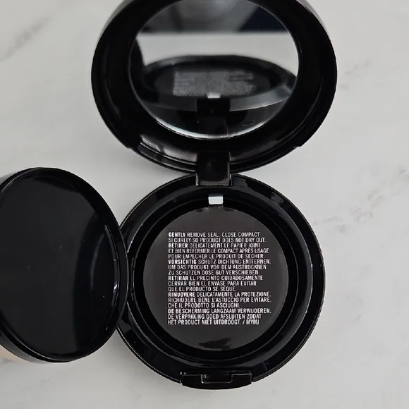 MAC Cosmetics Studio Perfect SPF 50 - Picture 3 of 6